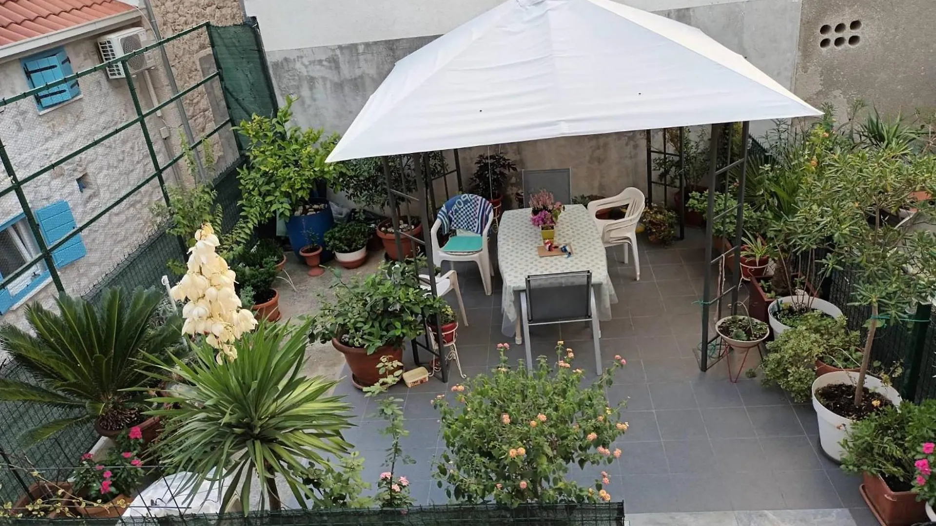 Cozy Studio Apartments With Terrace Near Kastela Promenade Guest house